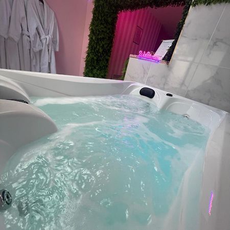 Maison Spacieuse Jacuzzi Wifi Netflix Quiévrechain Exterior foto